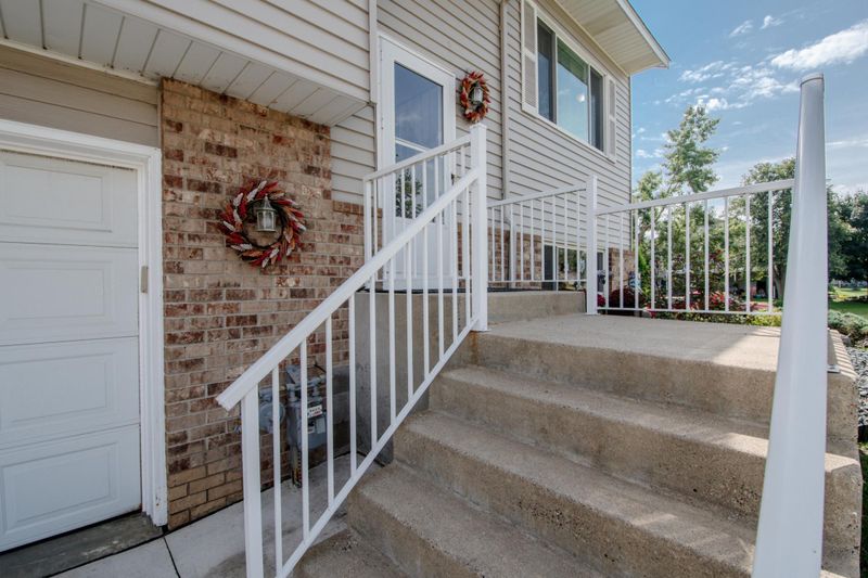 15842 Granada Ave, Apple Valley, MN 55124