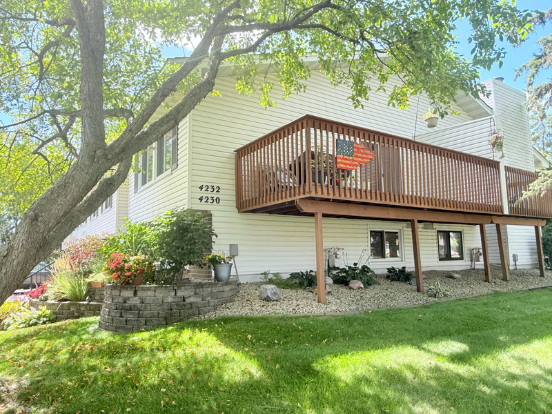 4232 Bridgewood Ter, Vadnais Heights, MN 55127