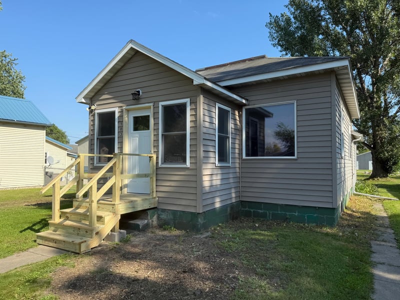 103 Arkansas Ave, Hoffman, MN 56339