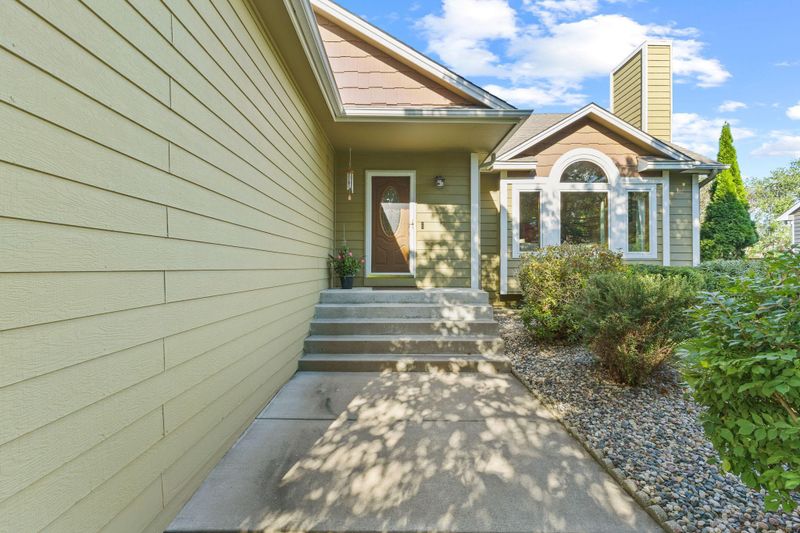 233 Woodridge Ln, Lino Lakes, MN 55014