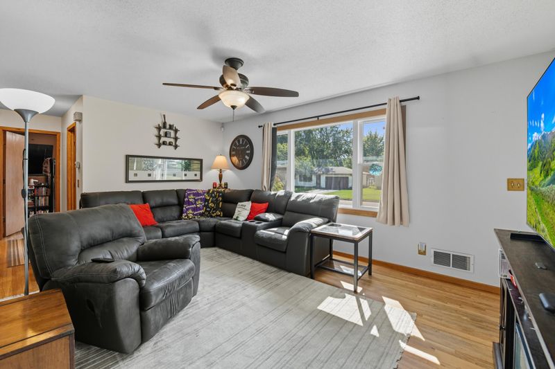 3907 Mica Trl, Eagan, MN 55122