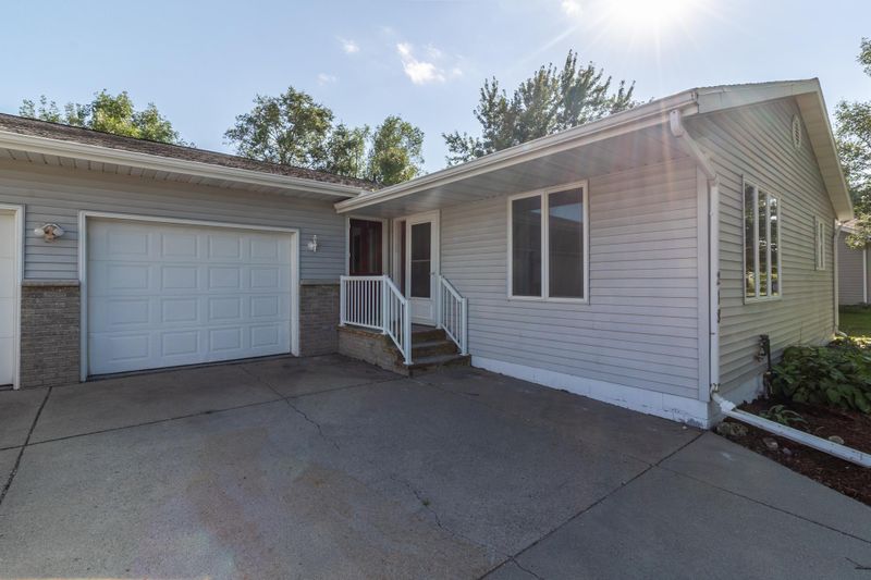 218 6th St SW, Melrose, MN 56352