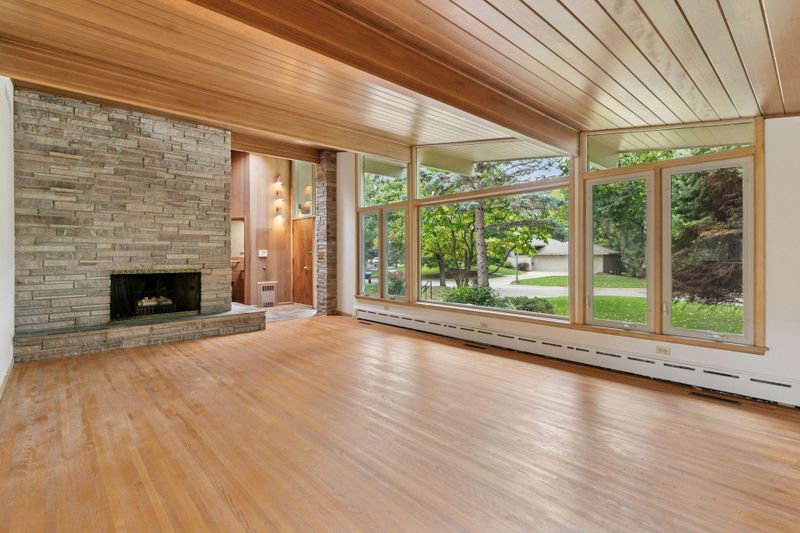 2135 Lower Saint Dennis Rd, Saint Paul, MN 55116