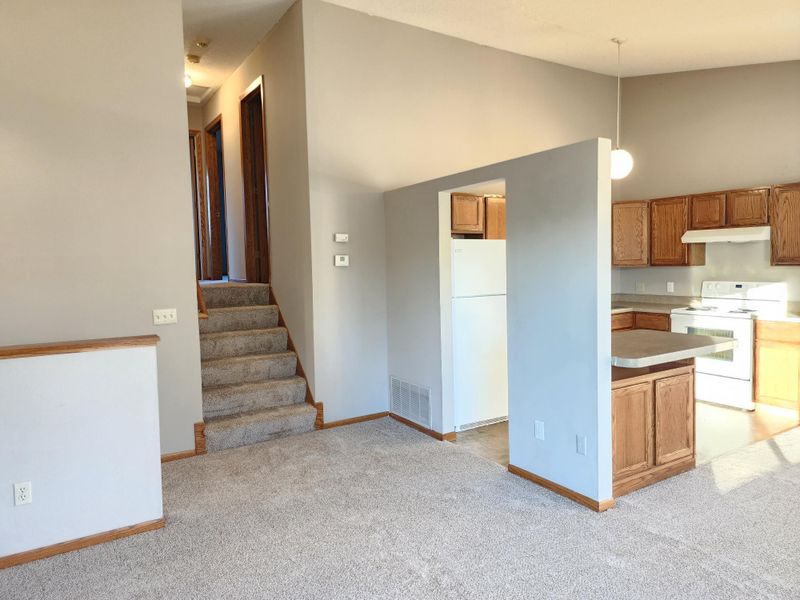 1880 Deer Hills Trl, Eagan, MN 55122