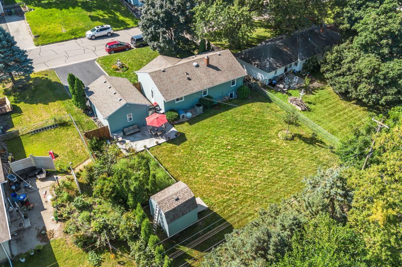 637 Eldridge Ave W, Roseville, MN 55113