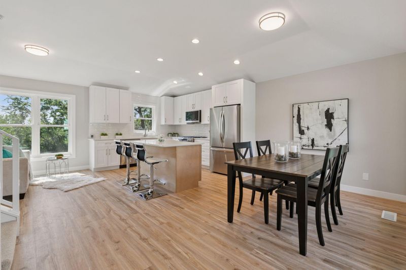 8886 Pine Bluff Ct, Eden Prairie, MN 55347