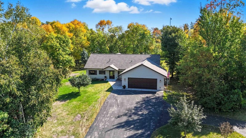 12 Deblock Dr, Crosby, MN 56441