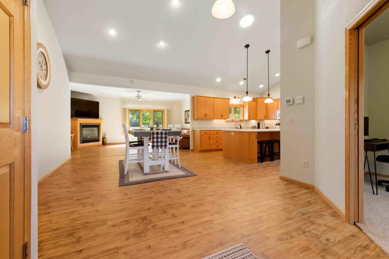 12 Deblock Dr, Crosby, MN 56441