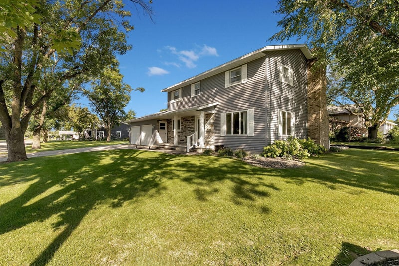 706 7th Ave NW, Clara City, MN 56222