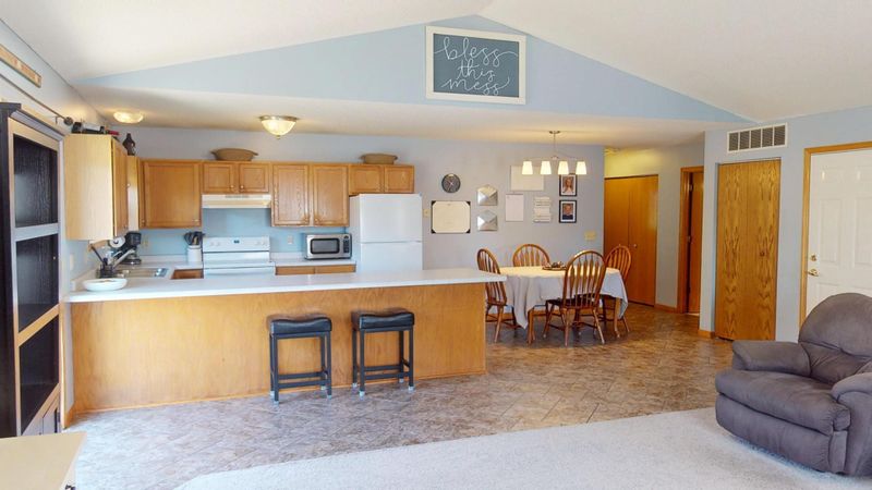 318 2nd Ave SE, Blooming Prairie, MN 55917