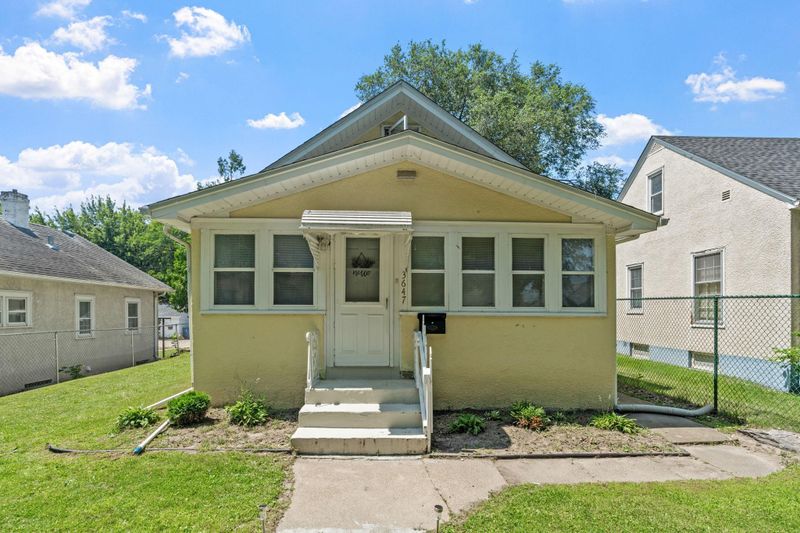 3647 Queen Ave N, Minneapolis, MN 55412