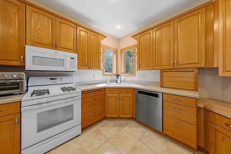 2065 Raspberry Ridge Pl NE, Owatonna, MN 55060