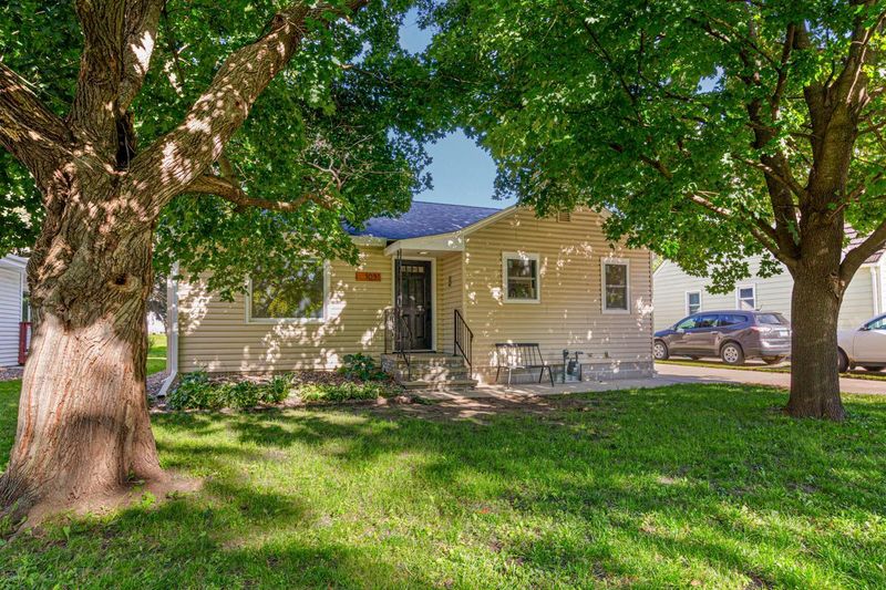 1031 Grandview Ave, Owatonna, MN 55060