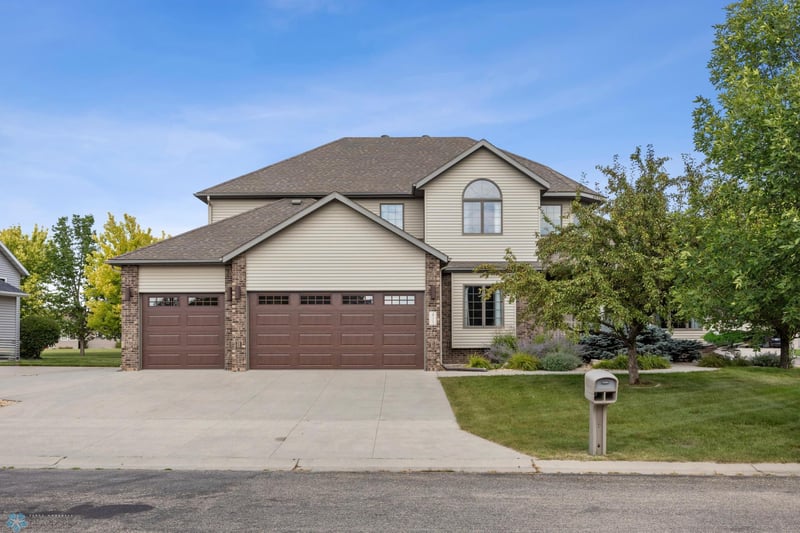 433 Kroshus Dr, Dilworth, MN 56529