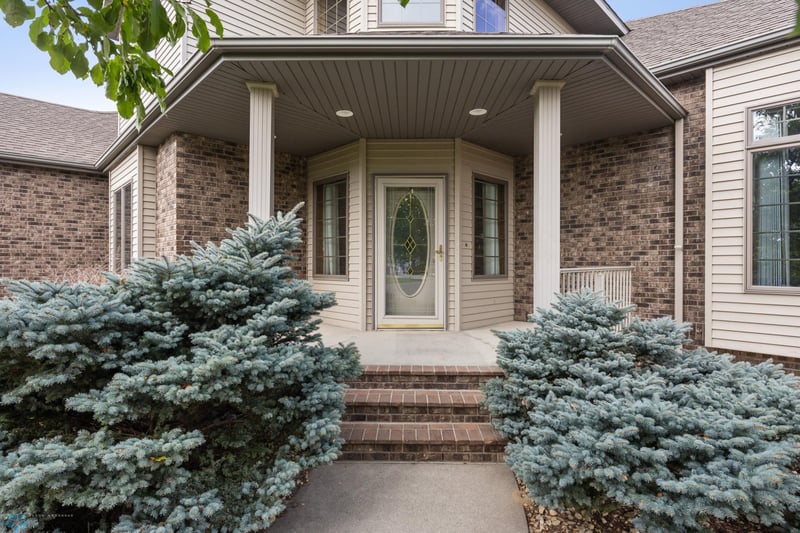 433 Kroshus Dr, Dilworth, MN 56529