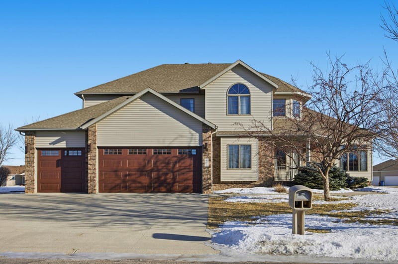433 Kroshus Dr, Dilworth, MN 56529