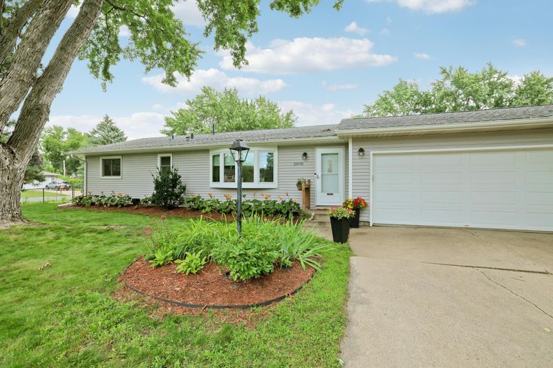 2070 Flint Dr, Eagan, MN 55122