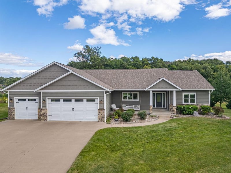 N7264 Eagle Rd, Holmen, WI 54636