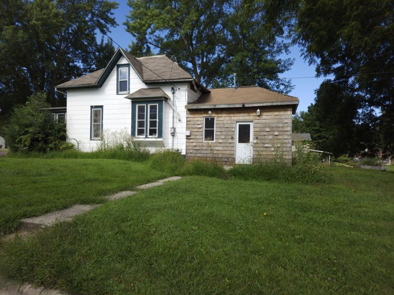 503 1st St SW, New Richland, MN 56072