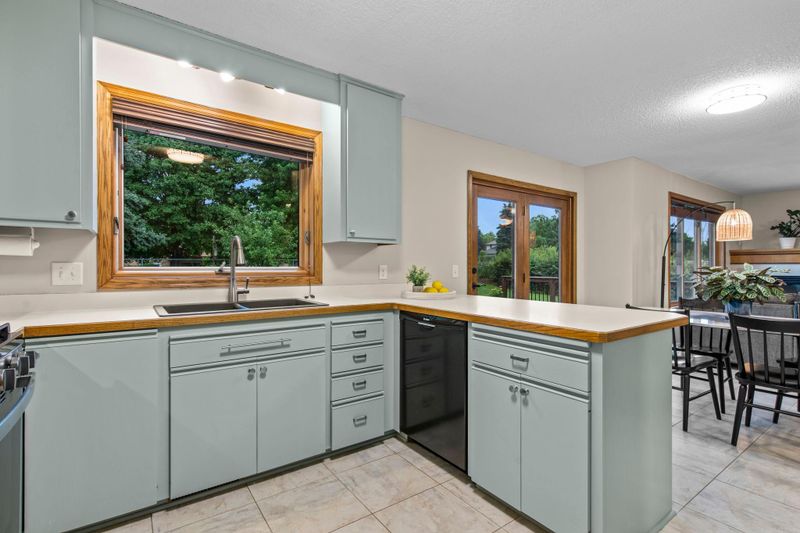 14386 Ebony Ln, Apple Valley, MN 55124