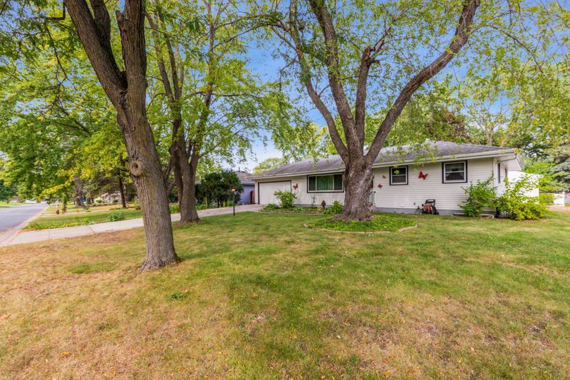 9010 61 1/2 Ave N, New Hope, MN 55428