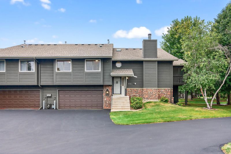8326 Oakview Ct N, Maple Grove, MN 55369