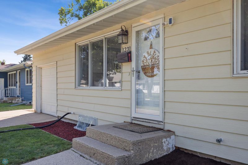 1231 16th St N, Moorhead, MN 56560