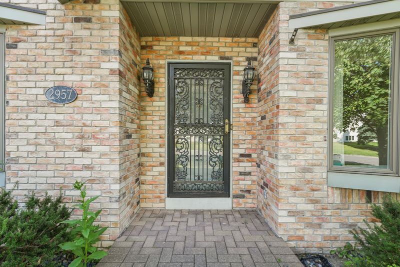 2957 Edward St, Saint Paul, MN 55109