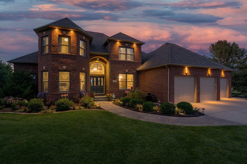 127 Red Oak Ct, Mankato, MN 56001