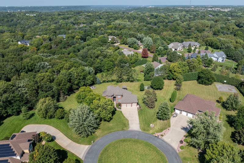 127 Red Oak Ct, Mankato, MN 56001