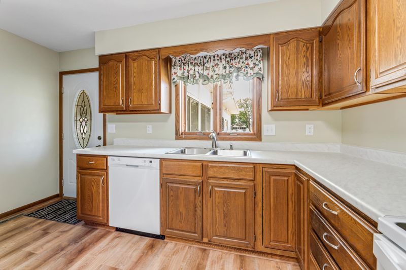 429 S 1st St, La Crescent, MN 55947