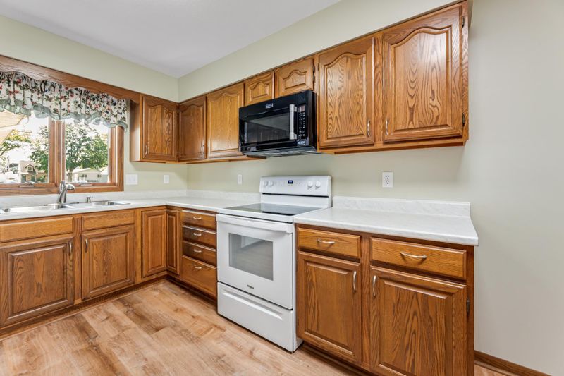 429 S 1st St, La Crescent, MN 55947