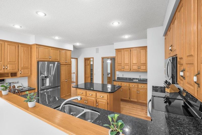 8776 Blackoaks Ln N, Maple Grove, MN 55311