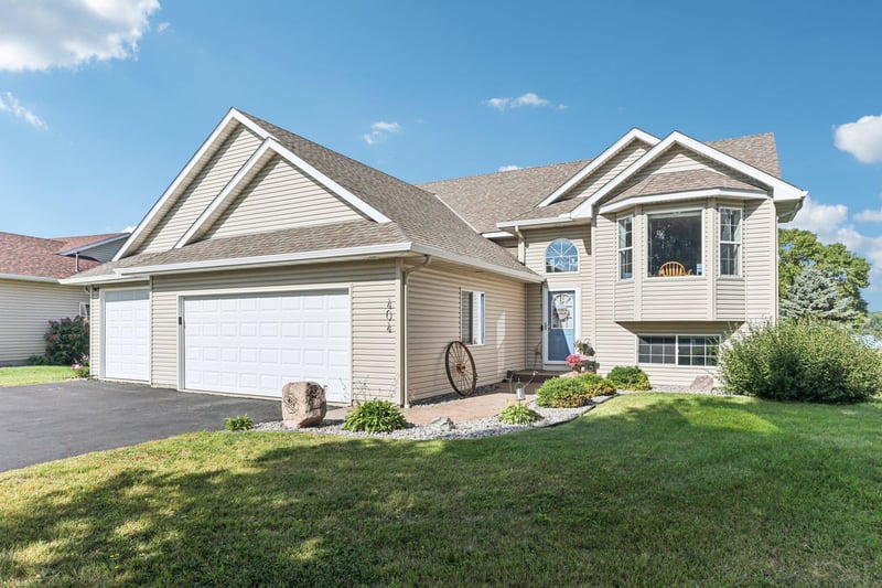 404 Lake Dr, Winsted, MN 55395