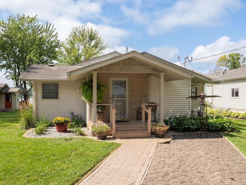 27212 Lakewood Dr NW, Isanti, MN 55040