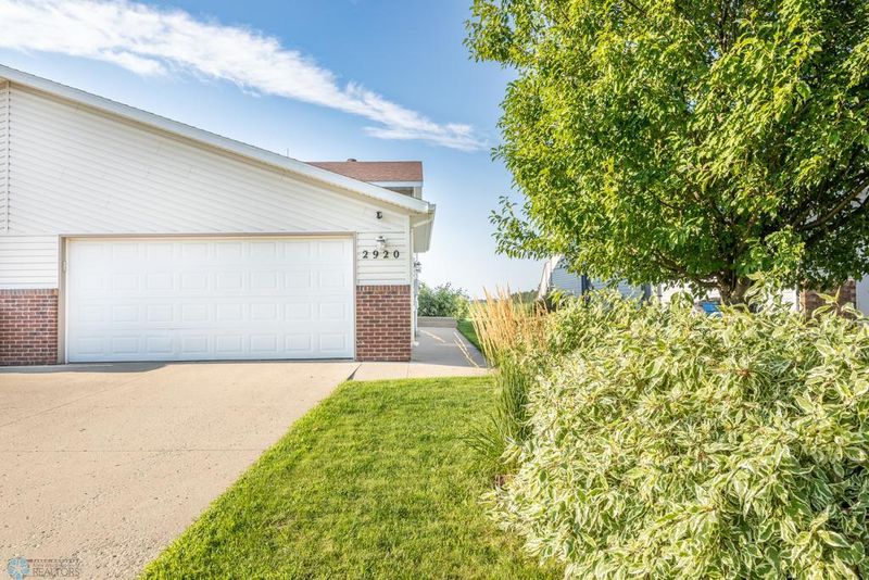 2920 7th Ave N, Moorhead, MN 56560