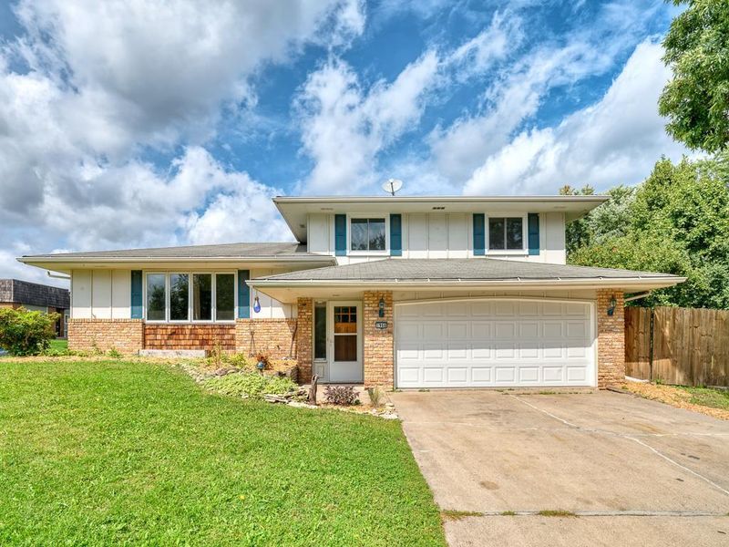 1966 14th St NW, New Brighton, MN 55112