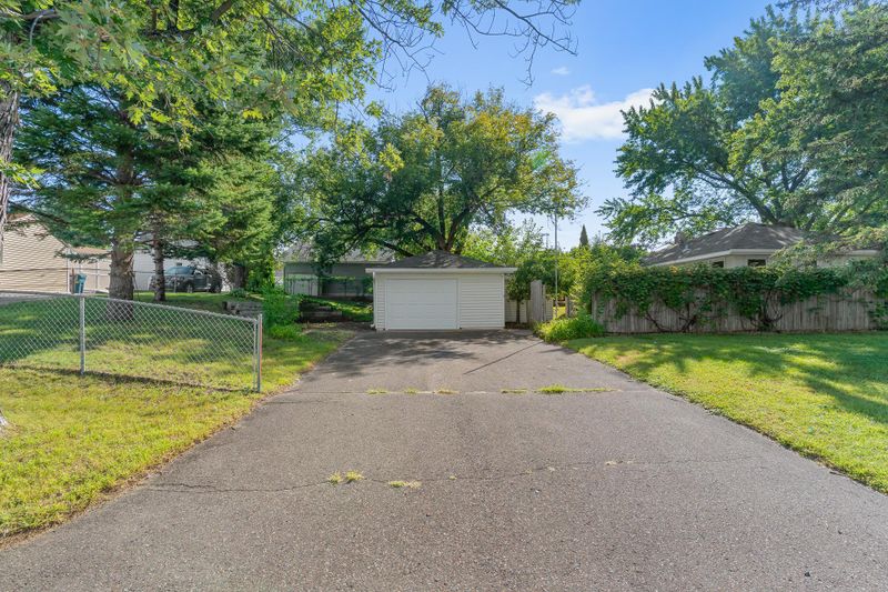 1247 Lealand Rd E, Maplewood, MN 55109