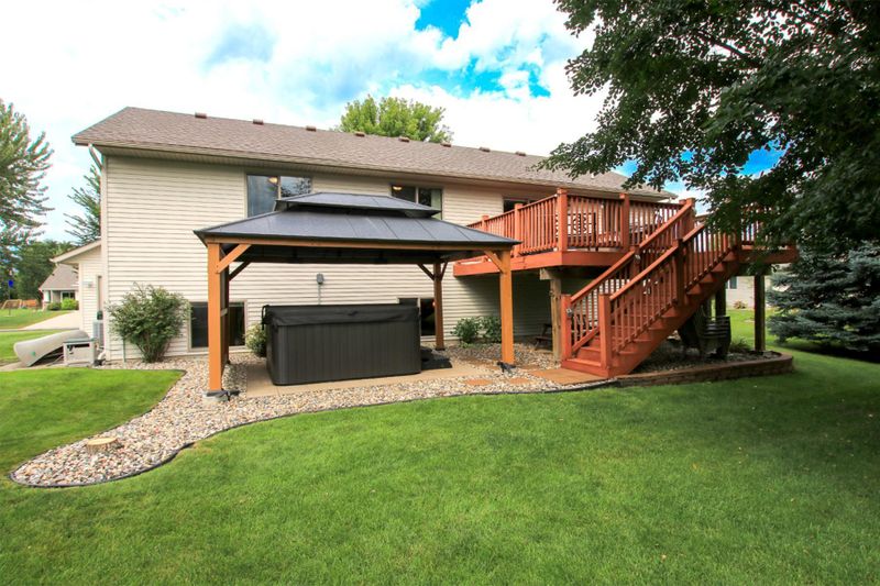 1610 Mahogany Ct SW, Hutchinson, MN 55350