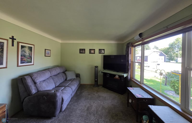 116 1st St N, Sabin, MN 56580