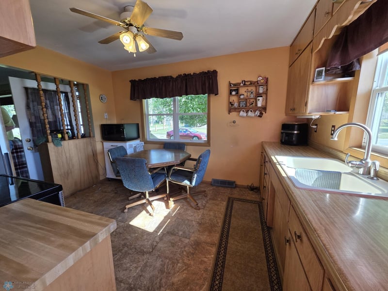 116 1st St N, Sabin, MN 56580
