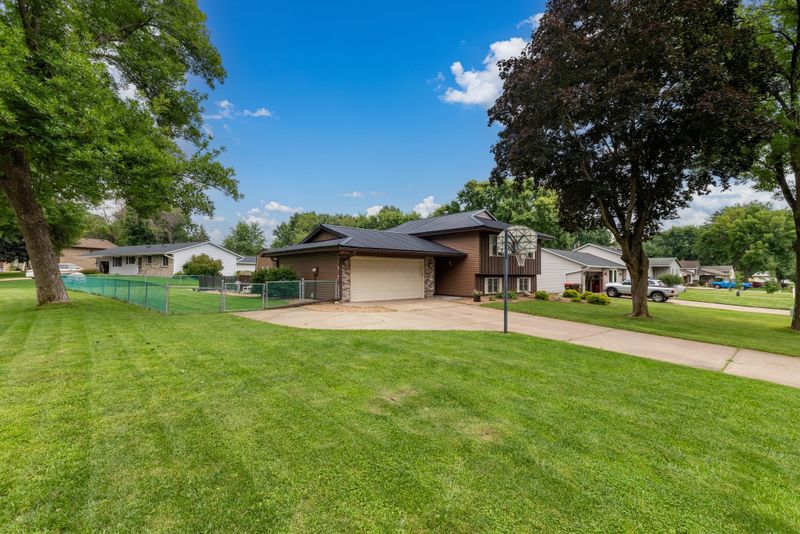 7615 Immanuel Ave S, Cottage Grove, MN 55016