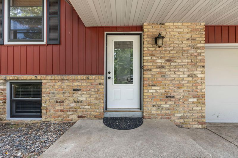 8222 Hames Rd S, Cottage Grove, MN 55016