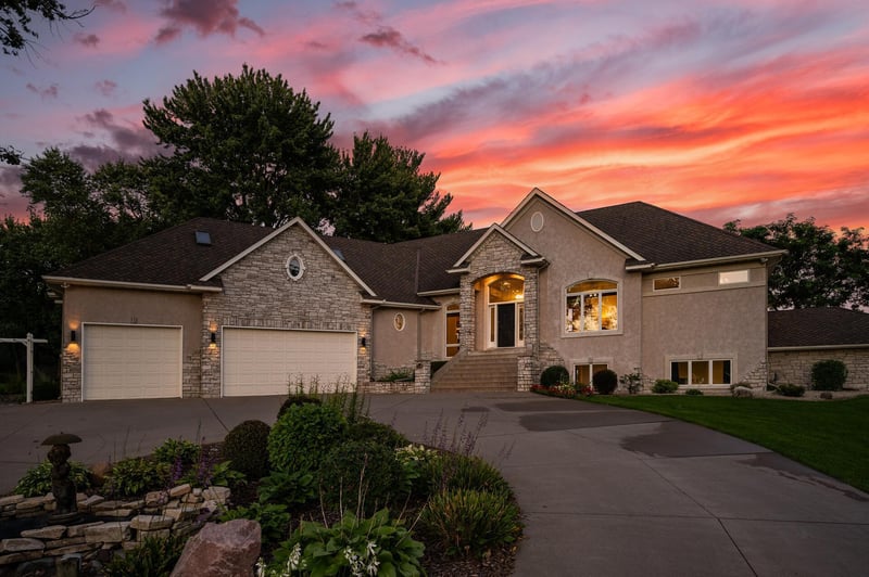 21501 Lake George Blvd, Oak Grove, MN 55303