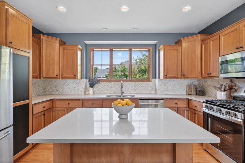 3986 Landings Dr, Minnetrista, MN 55375