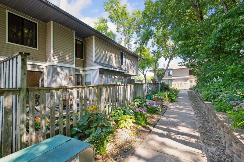 1320 Wagon Wheel Rd, Hopkins, MN 55343