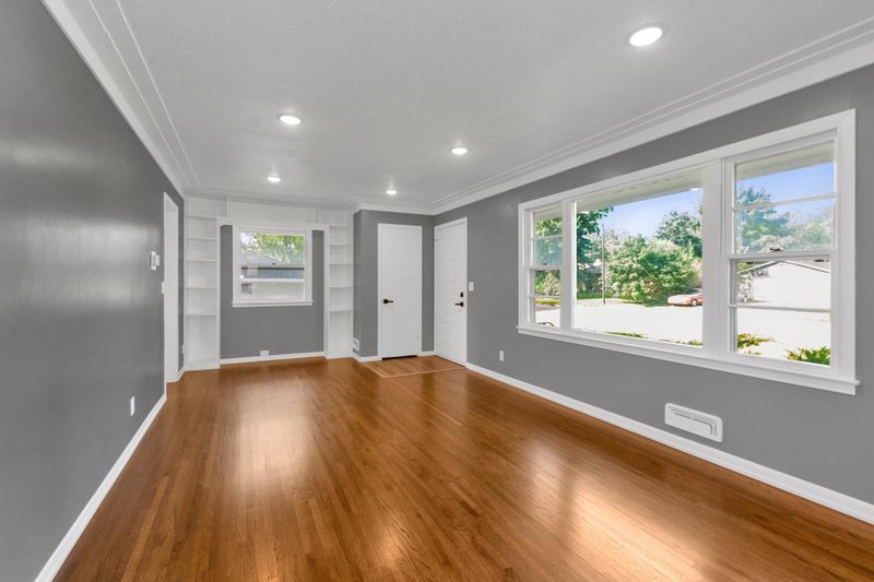 7048 Georgia Ave N, Brooklyn Park, MN 55428