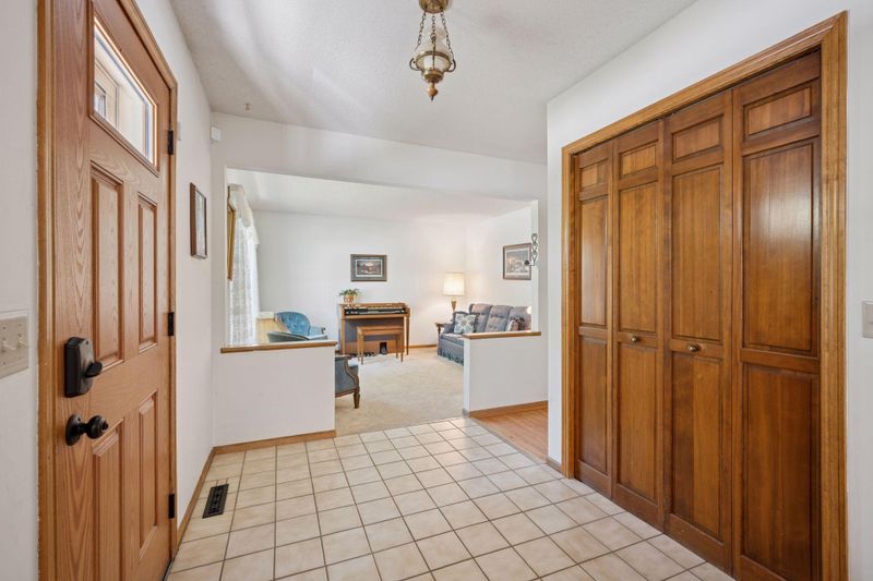 9368 Chesshire Ln N, Maple Grove, MN 55369