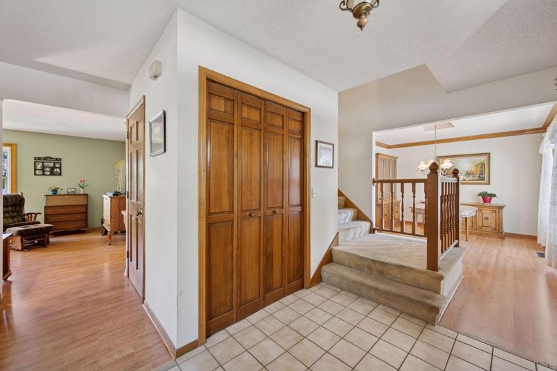 9368 Chesshire Ln N, Maple Grove, MN 55369