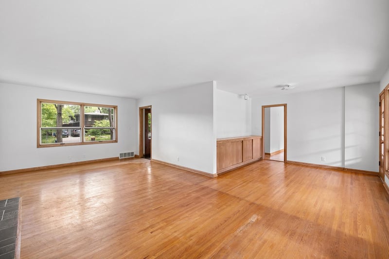 2124 Hoyt Ave W, Saint Paul, MN 55108